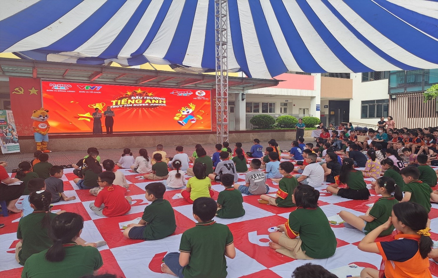 Học sinh trường Tiểu học Việt Nam – Cu Ba hào hứng với cuộc thi “Đấu trường Tiếng Anh – Truy tìm Super Junior’’