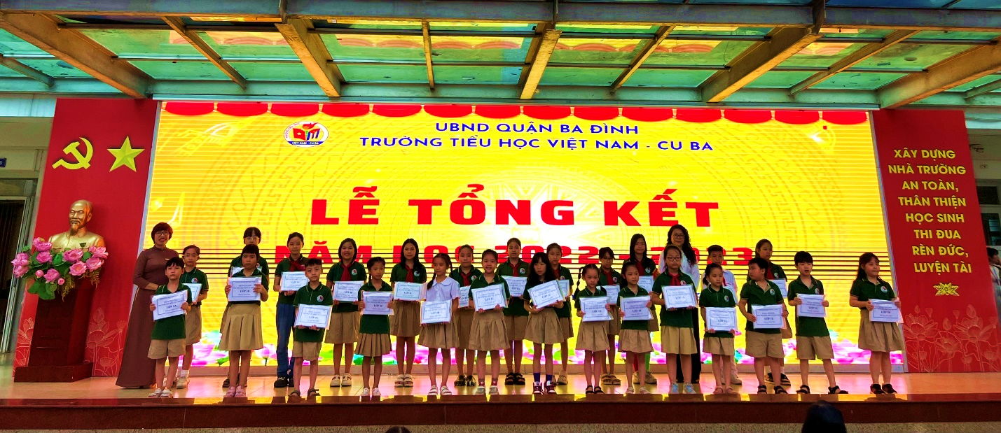 Lễ tổng kết năm học 2022-2023 - Ấn tượng với kết quả đạt được của cô trò trường Tiểu học Việt Nam – Cu Ba