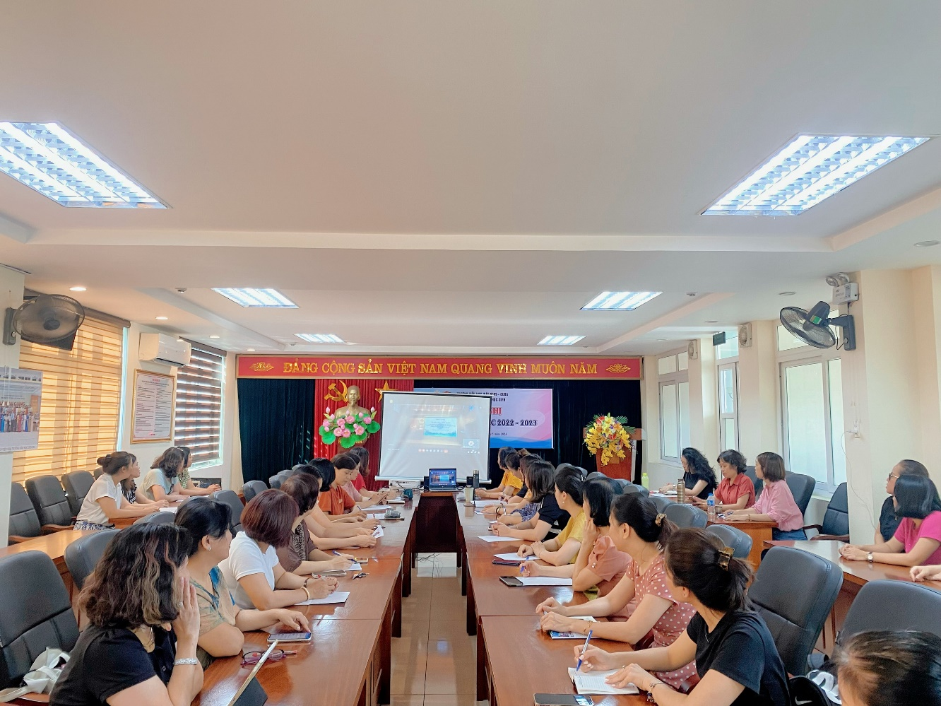 Trường Tiểu học Việt Nam – Cu Ba tham dự Lớp Bồi dưỡng chính trị hè năm 2023 cho đội ngũ cán bộ, giáo viên, nhân viên trên địa bàn quận Ba Đình
