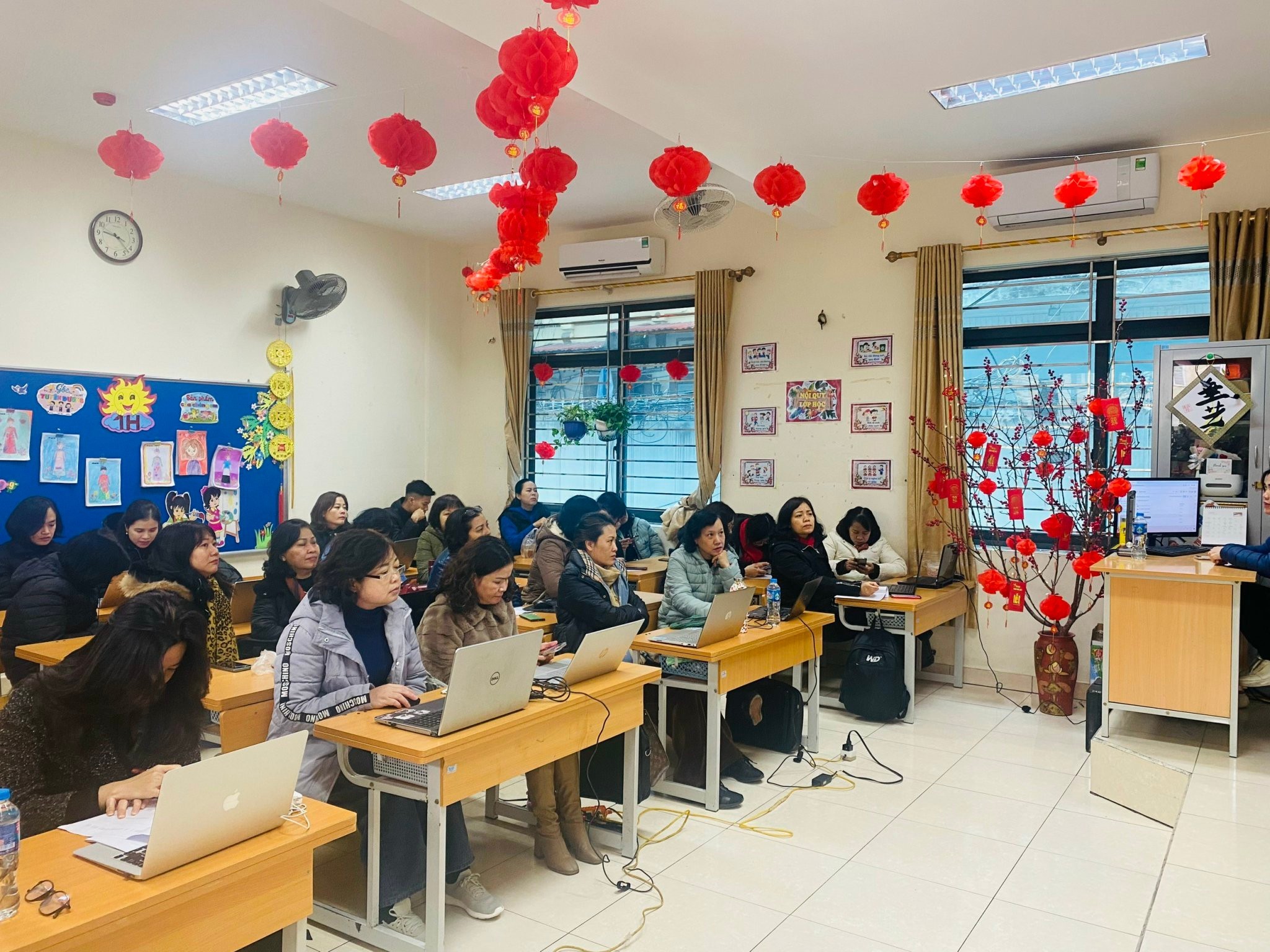 Trường Tiểu học Việt Nam – Cu Ba triển khai tập huấn công nghệ thông tin cho giáo viên